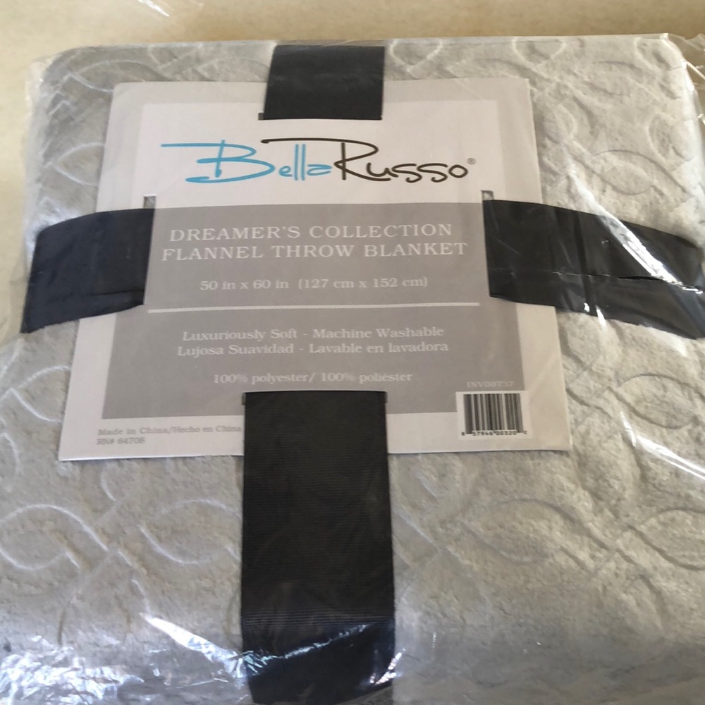 Bella Russo—-Throw Blanket